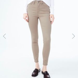 NWT Seriously Stretchy High-Rise Uniform Jegging